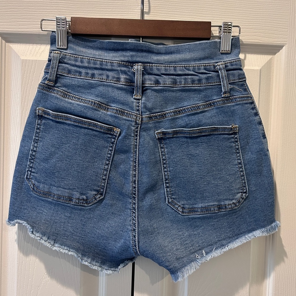 Refuge Denim High-Rise Distressed Shorts | Size 3 - Picture 4 of 5